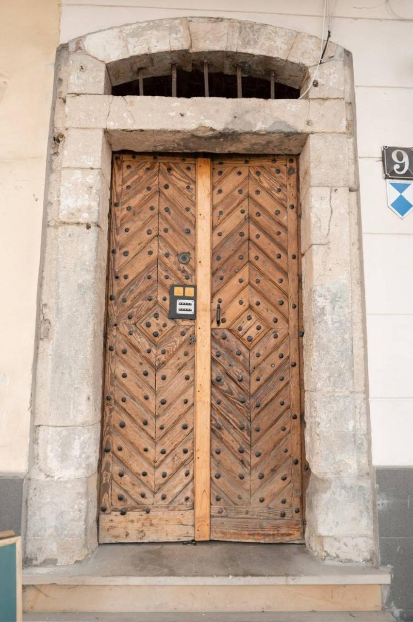 Apart Yaroslava Osmomysla 9 Square - City Center Lvov Exteriér fotografie